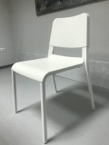 Продам офисные белые стулья Teodores