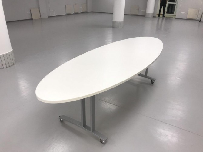 Продам белый овальный стол для переговоров - изображение 1