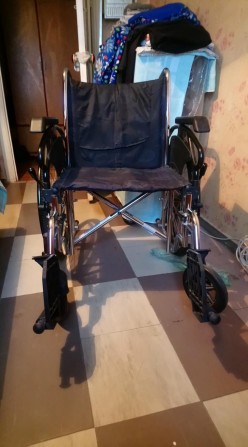 Продам инвалидную коляску б/у в хорошем состоянии - изображение 1