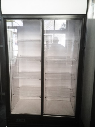 В отличном состоянии. Холодильный шкаф двухдверный бу. Гарантия! - изображение 1