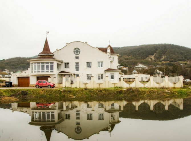 Продам уникальный дом в Байдарской долине Крыма - изображение 1