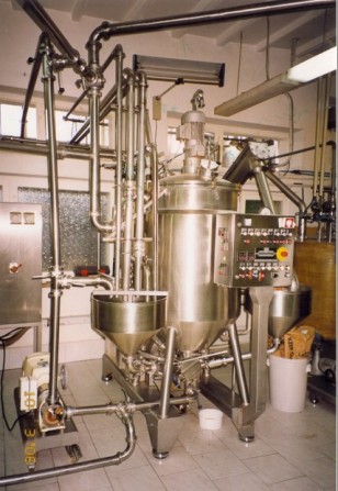 Машина для производства жидких или полужидких продуктов и масс - изображение 1