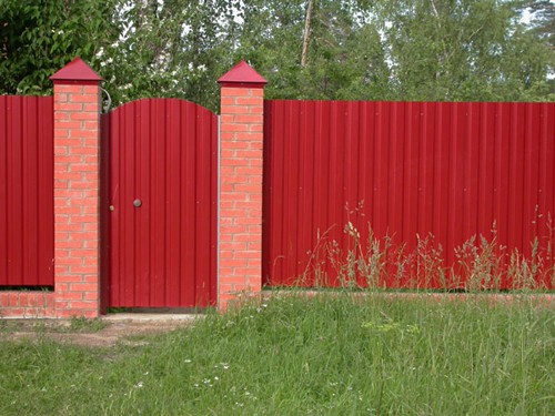 Забор из профнастила, забор из сетки, забор из штакетника - под ключ - изображение 1