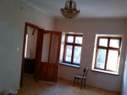 Продам 2 комнатную квартиру на Лазарева
