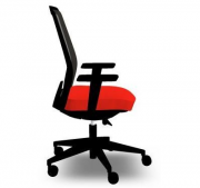 Кресло офисное (Германия) с сетчатой спинкой EVERYis1 172E. В наличии.