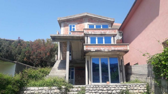 Недвижимость в Черногории, Бар, дом с видом на море - изображение 1