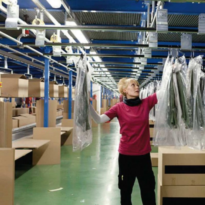 Рабочие на склад брендовой одежды - изображение 1