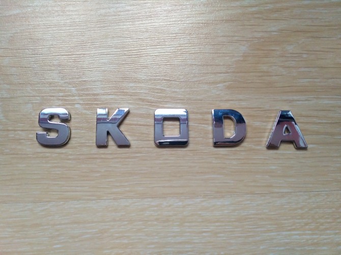 Металлические буквы Skoda на кузов авто наклейки на авто - изображение 1