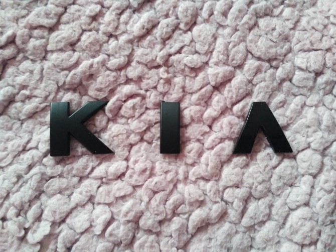Металлические буквы KIA Чёрная на кузов авто - изображение 1