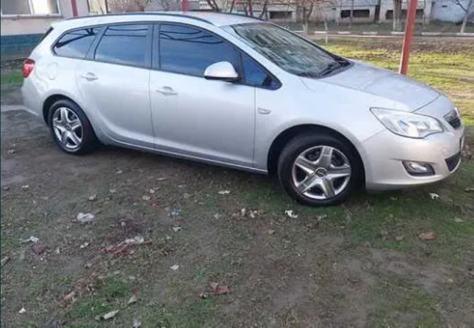 Opel Astra J 2012. Универсал 1,7 - изображение 1