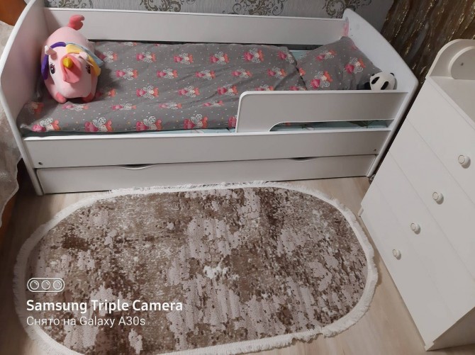 Кровать Киндер Кул детская с бортиком съемным Доставка Бесплатная - изображение 1