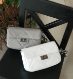 Жіноча сумка через плече біла Шанель Leather Country (Італія)