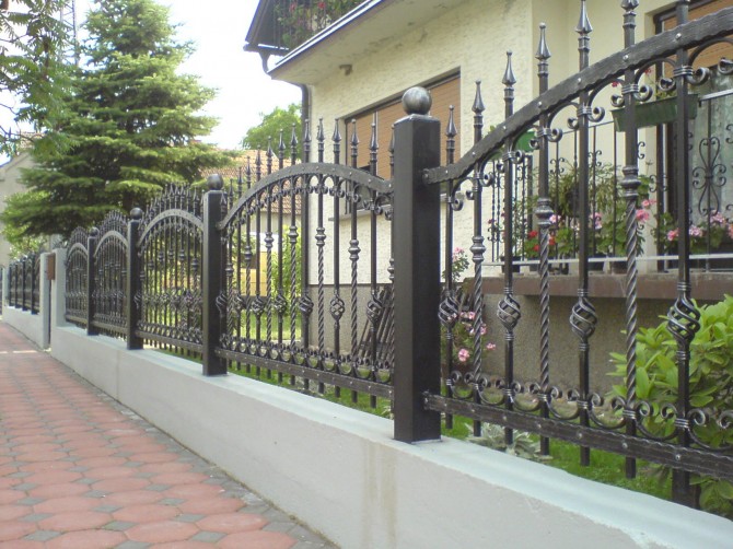 Паркан із профлиста, паркан зі штакетника, кований паркан, паркан жалю - изображение 1