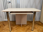 Продам Стіл комп'ютерний у гарному стані як новий.