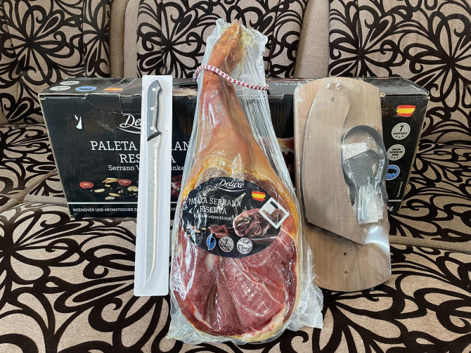 Іспанський хамон Deluxe Paleta Serrana з підставкою та ножем. - изображение 1