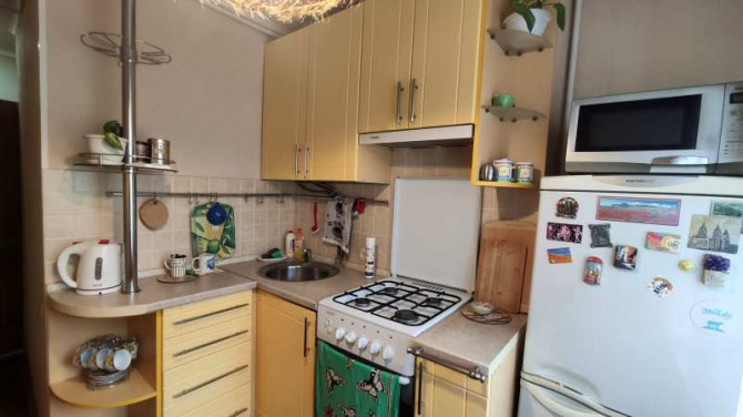 Продам 2-к. квартиру-сталінку, 4/5, метро 5 хв - изображение 1