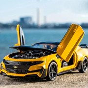 Модель 1:32 Chevrolet Camaro — металева машинка з дверима, що від...